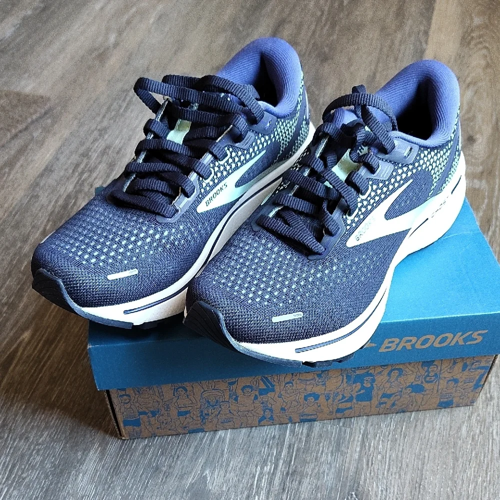 Brooks Women's Ghost 14 Athletic Shoes - Picture 4 of 5